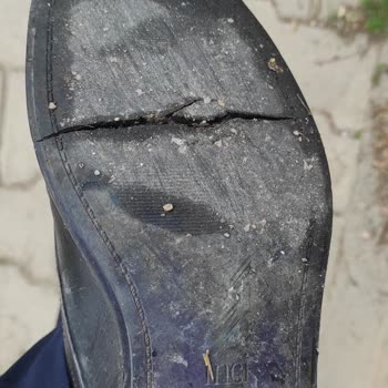 FLO Ayakkabı Ayakkabı Tabanı Yarılması Ve Değiştirilmemesi