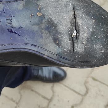 FLO Ayakkabı Ayakkabı Tabanı Yarılması Ve Değiştirilmemesi