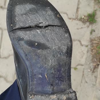 İnci Ayakkabı Ayakkabı Tabanı Yarılması