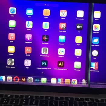 Apple Macbook Air M1 Darbe Almadan Kırılan Ekran