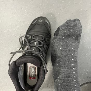 Salomon, Su Geçiren Botun Arkasında Durmuyor.