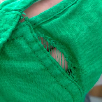 Zara Gömlek Giymeden Söküldü