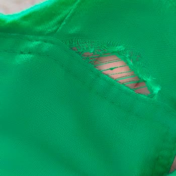 Zara Gömlek Giymeden Söküldü