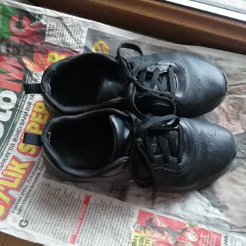 Sneakers Spor Ayakkabı (Instagram: sneakersturkiye) Sneaker Ayakkabı İle Sürekli Kayıp Dengemi Kaybediyorum