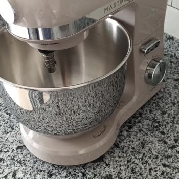 Karaca Züccaciye 'de Görseldekinden Farklı Sunulan Hamur Yoğurma Makinesi