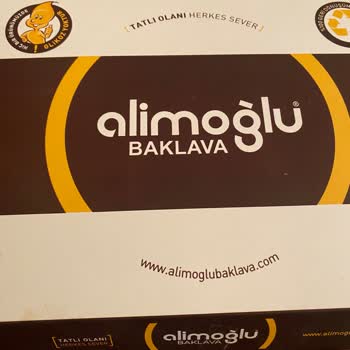 Alimoğlu Baklava Baklavanın Ortasından Geçen Uzun Bir Saç Kılı🤮