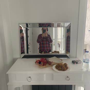 Neostill Kırık Ayna Ve Umursamazlık