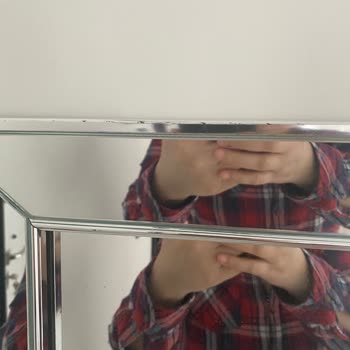 Neostill Kırık Ayna Ve Umursamazlık