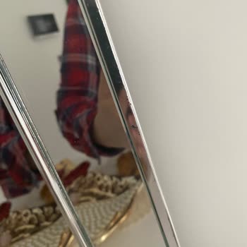 Neostill Kırık Ayna Ve Umursamazlık