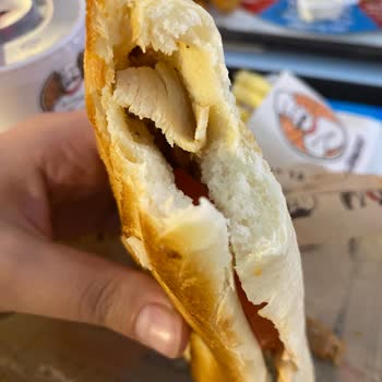 14 Burda Avm Sade Ekmek Yedim