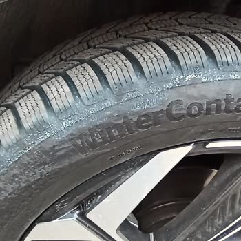 Continental Kışlık Lastik Mavi Boya Akması (Kusması)