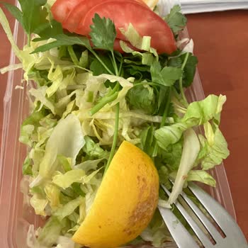 Hanzade Çorba & Kebap Salonu Kokan Lahmacun Ve Sararmış Salata