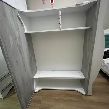 Rengarenk Mobilya Eksik Malzeme Ve İlgisizlik