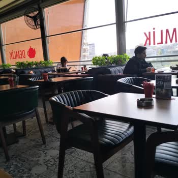 Demlik Cafe Statüye Göre Ayrım Yapan İşletme.