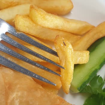 Antik Köftede Yemekten Böcek Çıktı. İskele Olan Taraf