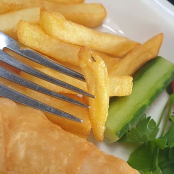 Antik Köftede Yemekten Böcek Çıktı. İskele Olan Taraf