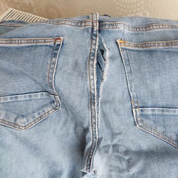 COLIN’S 4 Ay Önce Aldığımız Pantolon Kendiliğinden Yırtılıyor!