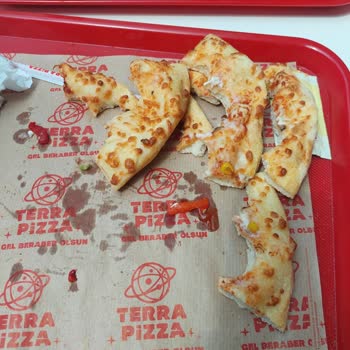 Terra Pizza Pizza İç Malzemesinin Azlığı