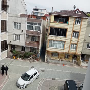 İstanbul Büyükşehir Belediyesi (İBB) Kaldırım İşkali Kaldırımların Depo Veya Bahçe Olarak Kullanılması