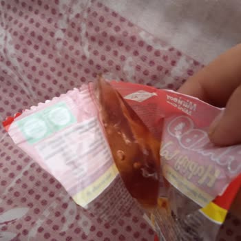 Haribo Jelibon İçinden Tuhaf Şekilli Bir Jelibon Çıktı