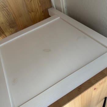 IKEA TV Ünitesinde Sararma Lekelenme