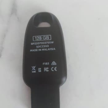 Sandisk Flash Bellek Hafızası Üstünde Yazandan Farklı