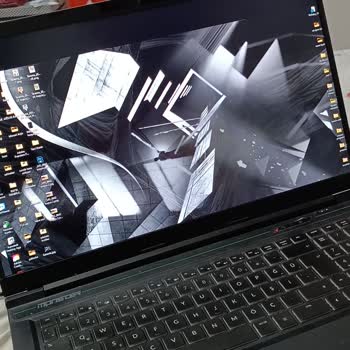 Monster Laptop Ekran Gidiyor