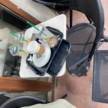 Starbucks Coffee Müşterileri Dilenci Konumuna Getiriyorlar