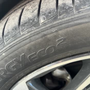 Hankook Tyres Visibly Cracked On The Sidewalls