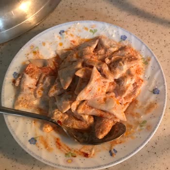 Peynirci Baba Kuzu Eti Konmuş Mantıya