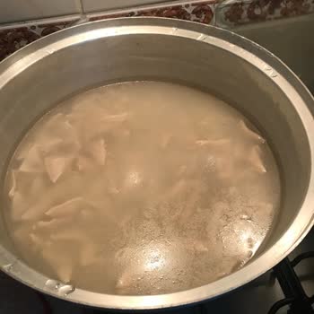 Peynirci Baba Kuzu Eti Konmuş Mantıya