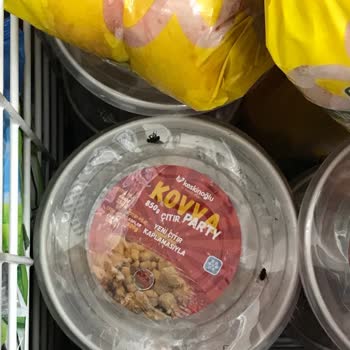 Keskinoğlu Tavuk Ürünleri İçerisinde Ölmüş Sinekler Mevcut.