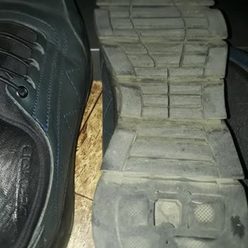 Derimod Ayakkabı, Çok Kısa Sürede Kullanılamaz Hale Geldi