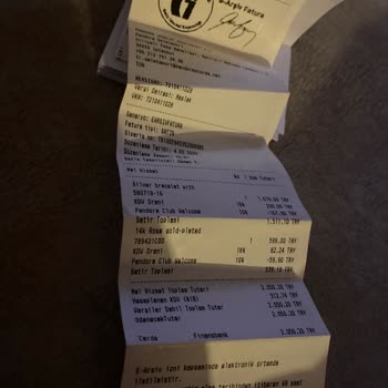 Pandora Mücevher Pandora Kırılan Cam Charm Im İçin Garantiye Rağmen İşlem Yapmadı.