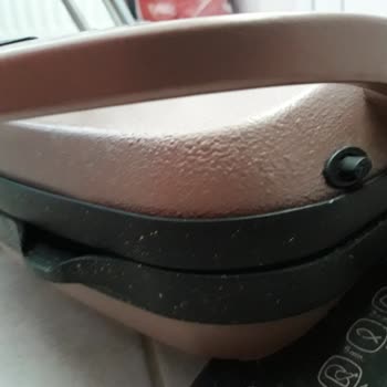 Korkmaz Mutfak Eşyaları Korkmaz Tost Makinesinin Boyasının Kabarması.