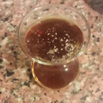 Sunny Çaycı Boyalı Çay Yapıyor