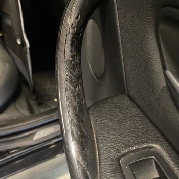 BMW F30 Kol Döşemelerinin Soyulması Ve Cam Fitilinin Çatlaması