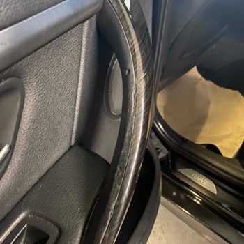 BMW F30 Kol Döşemelerinin Soyulması Ve Cam Fitilinin Çatlaması