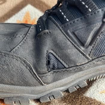 National Geographic Giyim Ürünleri Bir Ayakkabı Ancak Bu Kadar Çabuk Dağılabilirdi.