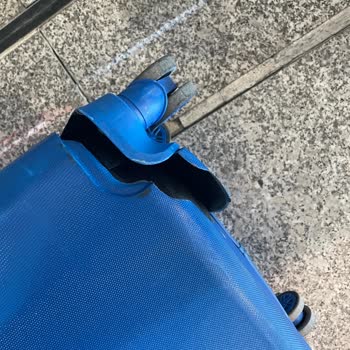 Kars Harakani Havalimanı Kırık Bavul!