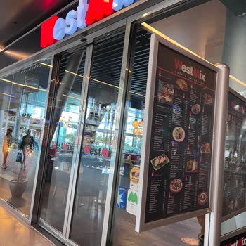 Westmix Cafe&Bistro Garsonların İşine Geldiği Gibi Müşteriyi Kukla Etmesi!