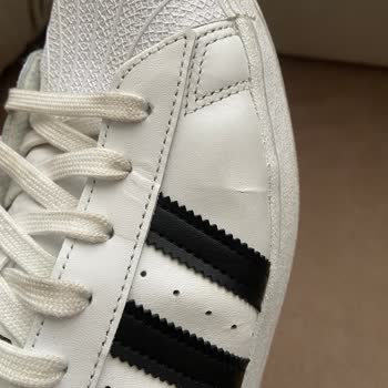 2 Günde Adidas Marka Ayakkabının Çatlayıp Yırtılması