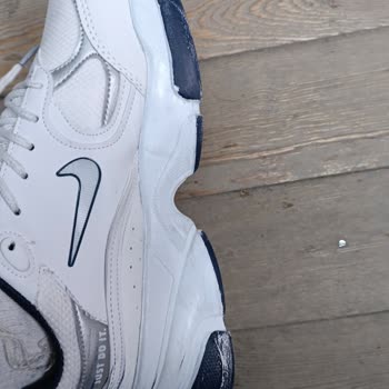 Zelisinayakkabilari1 (Instagram) Sattığı Ayakkabıya Sahip Çıkmadı