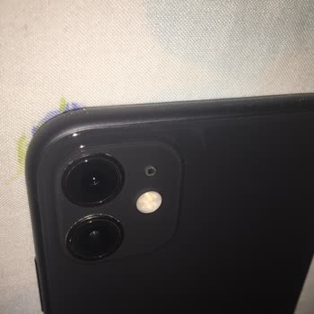 iPhone 11 Sarı Ekran Sorunu Kullanıcı Hatası Söylenip Ücret İstiyor