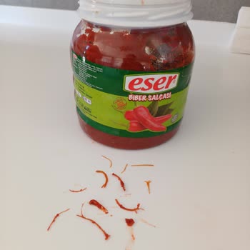 Eser Biber Salçasından Çıkan Tahta Parçaları