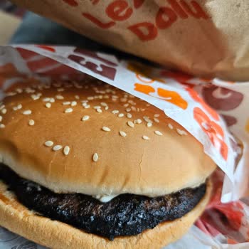 Burger King Yanık Et Gönderiyor