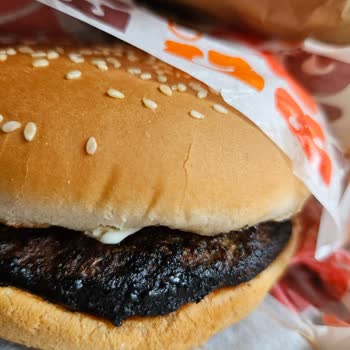 Burger King Yanık Et Gönderiyor