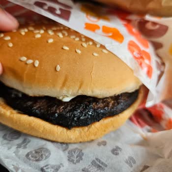 Burger King Yanık Et Gönderiyor