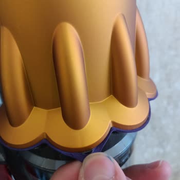 Dyson V12 Cihazımdaki Soyulma Ve Aşınma