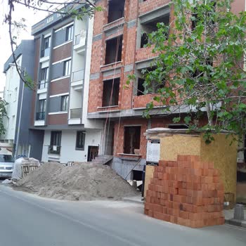 Çekmeköy Belediyesi Çamlık Sokakta Yola Taşan İnşaat Malzemeleri Var Kaza Olabilir